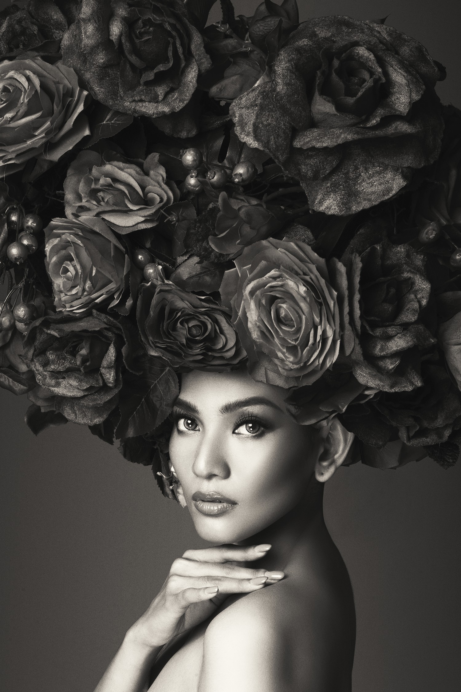 Hà Tăng vai trần, Kỳ Duyên cùng loạt mỹ nhân Việt khác trút bỏ xiêm y trong bộ ảnh của NTK Đỗ Mạnh Cường